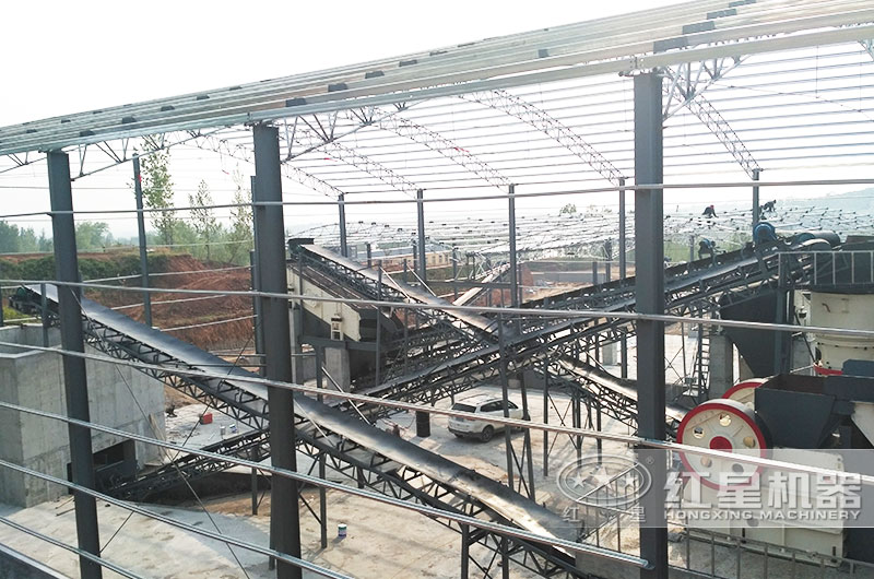 300-400噸石子破碎現(xiàn)場，粉塵少
