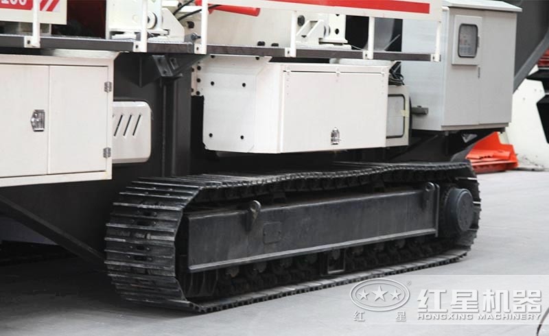 小型履帶石頭破碎機(jī)：履帶液壓驅(qū)動，砂廠暢通無阻