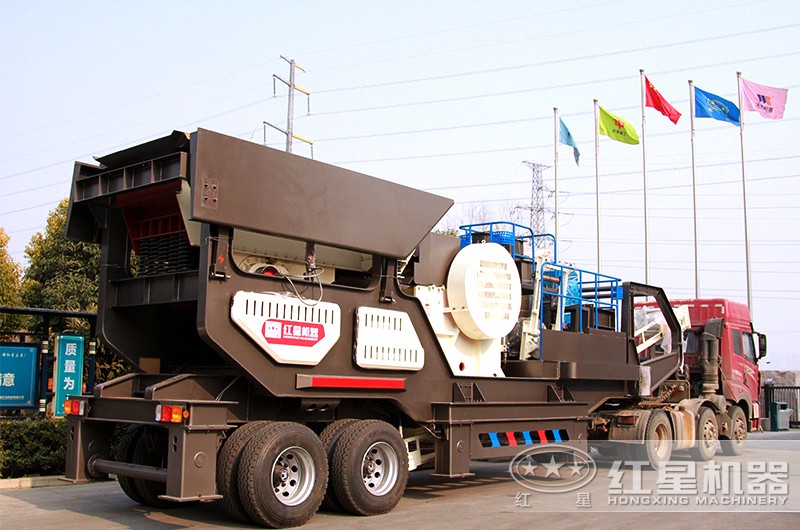時產(chǎn)200噸小型移動破碎車，配顎破機(jī)，發(fā)往湖北市場