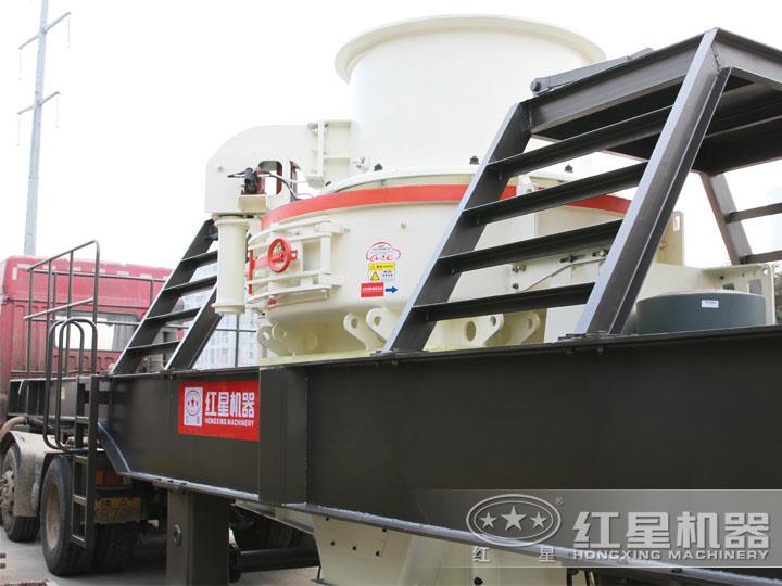 HVI沖擊式移動破碎站，產(chǎn)量70-585t/h，稀油自潤滑