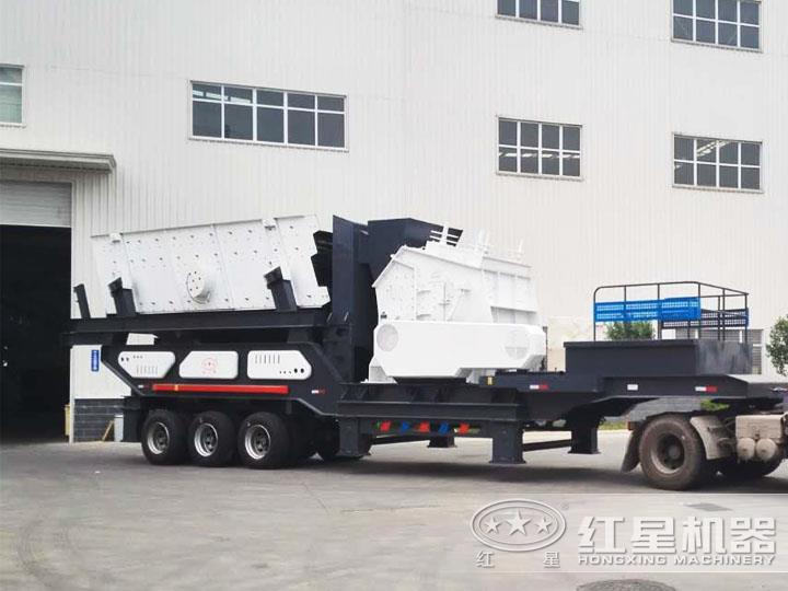 反擊破移動(dòng)破碎機(jī)、二段破碎粒度均勻，產(chǎn)量高