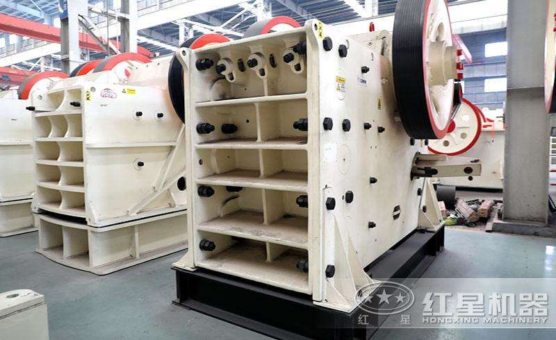 鄂式破碎機(jī)，優(yōu)質(zhì)鋼板鑄成，使用壽命長 style=width:720px; 