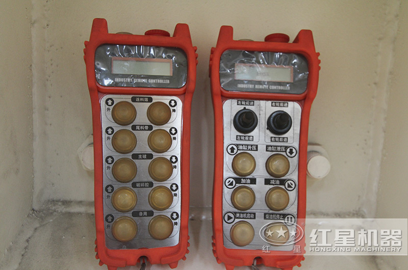 遙控操作行走，大型環(huán)保車載移動磕石機(jī)高度智能化 