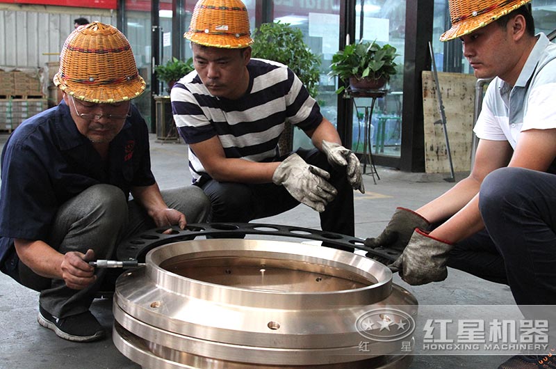 紅星圓錐破碎機(jī)有嚴(yán)格的技術(shù)、質(zhì)量控制